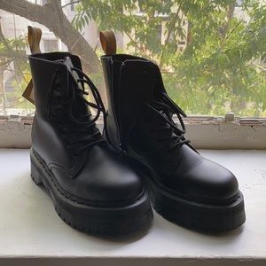 NWT Doc martens platform vegan black US7L
